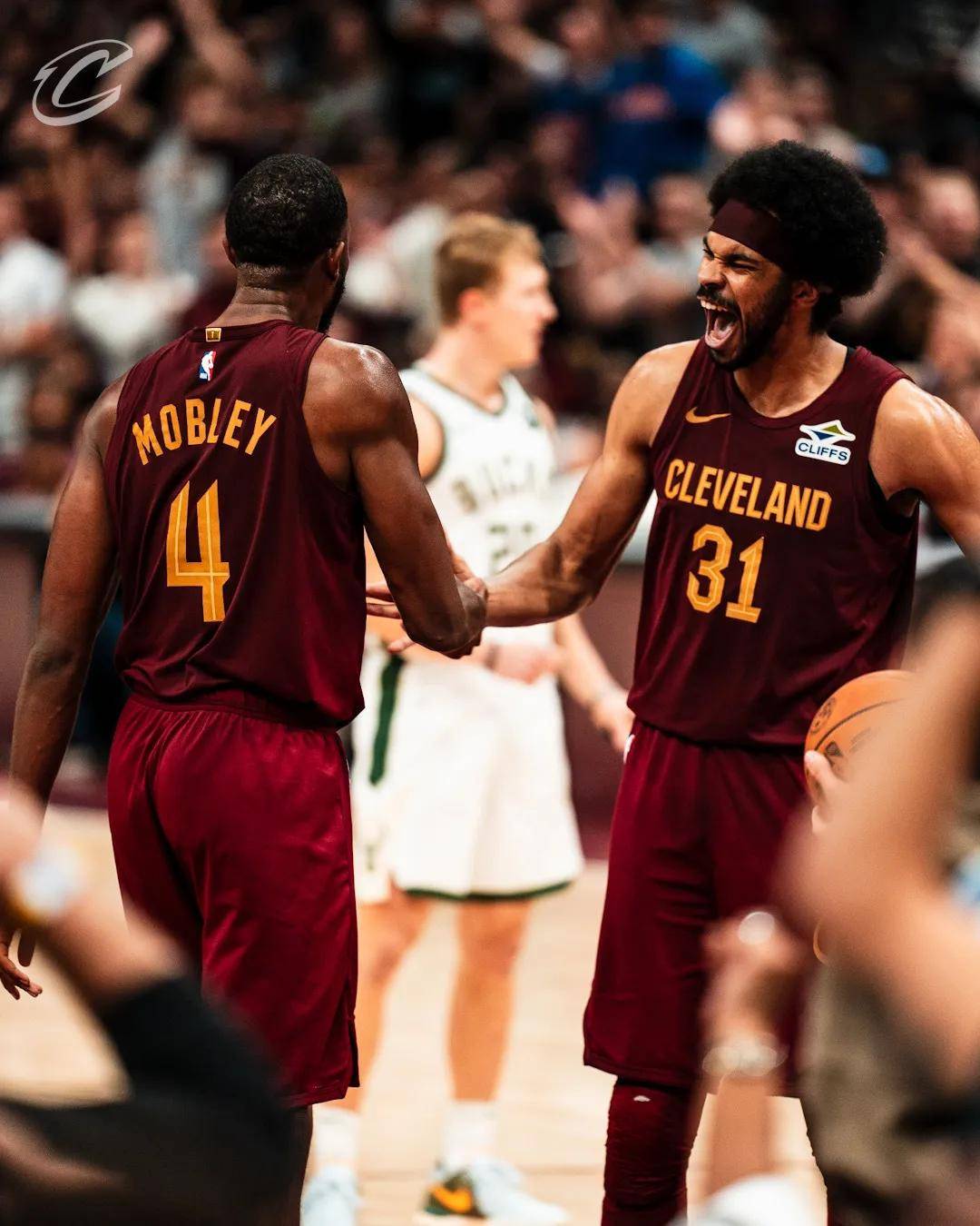 热火绝杀时刻，公牛点燃赛场，字母哥迎来胜利！