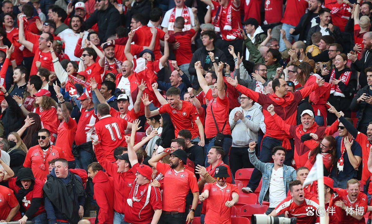 包含凯恩意外战胜澳大利亚队，重返赛场引爆全场！引发球迷热议的词条