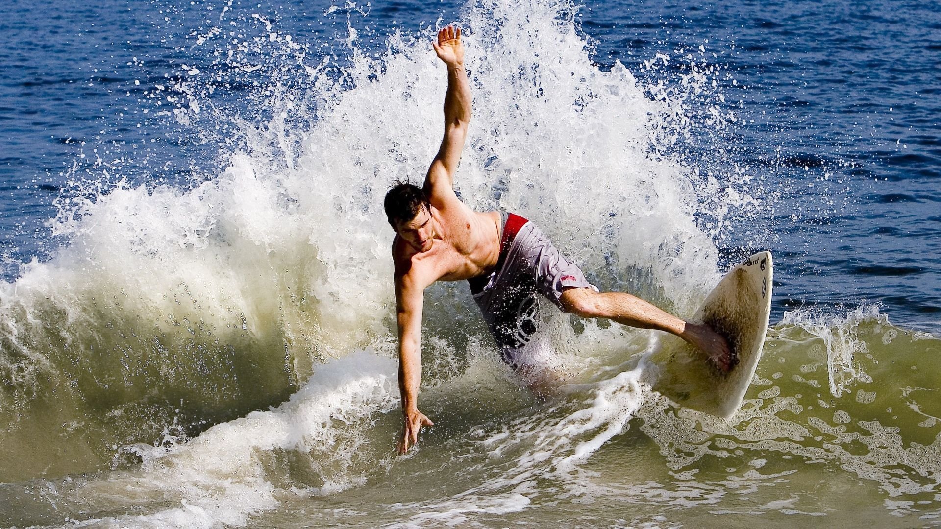 锐不可当引发热议！，Rookie在美国队比赛中败北赢得满堂喝彩